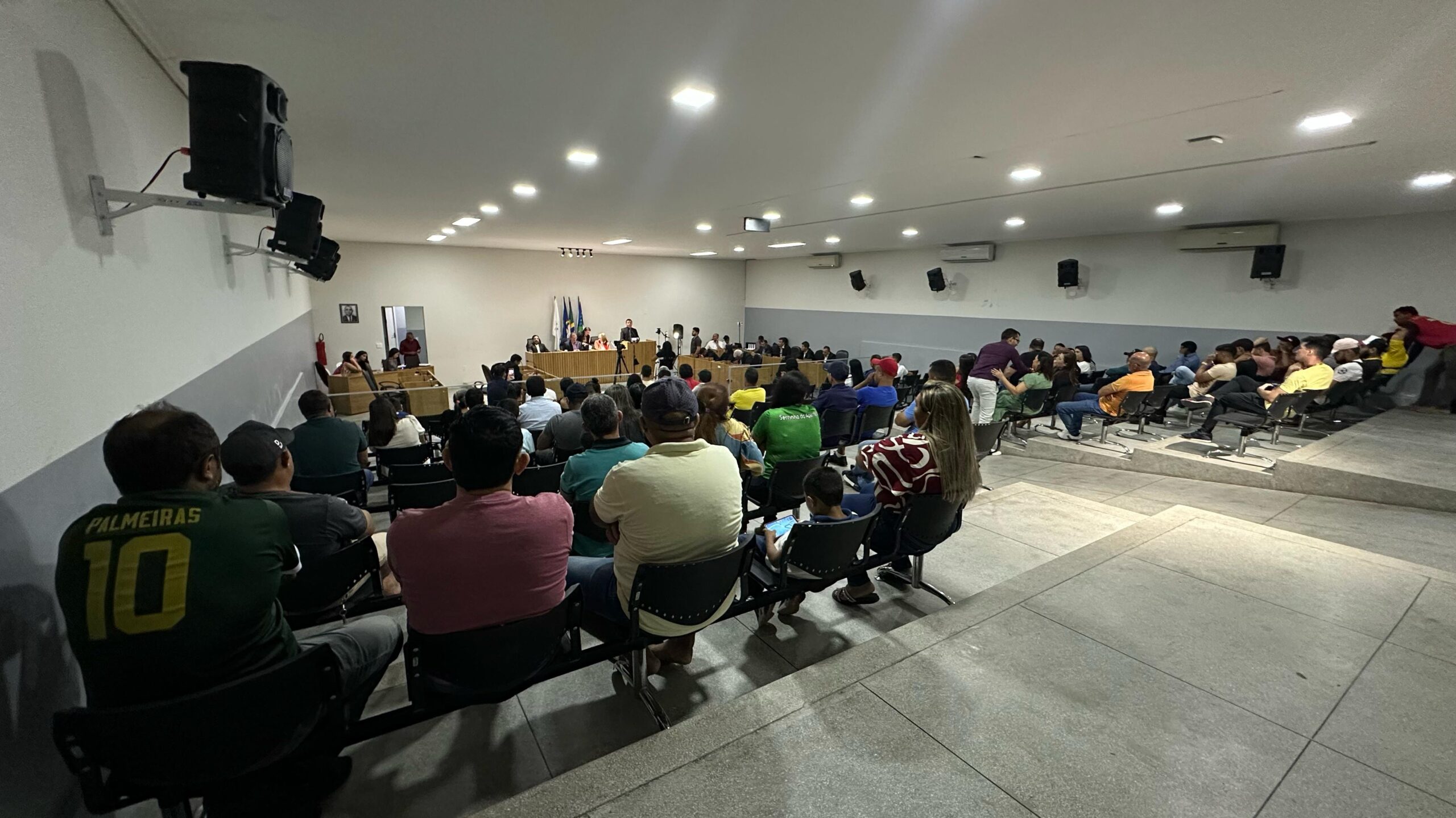 Projetos de Lei, indicações e presença de Secretário Municipal movimentam 14ª Sessão Ordinária da Câmara de Vereadores de Araripina