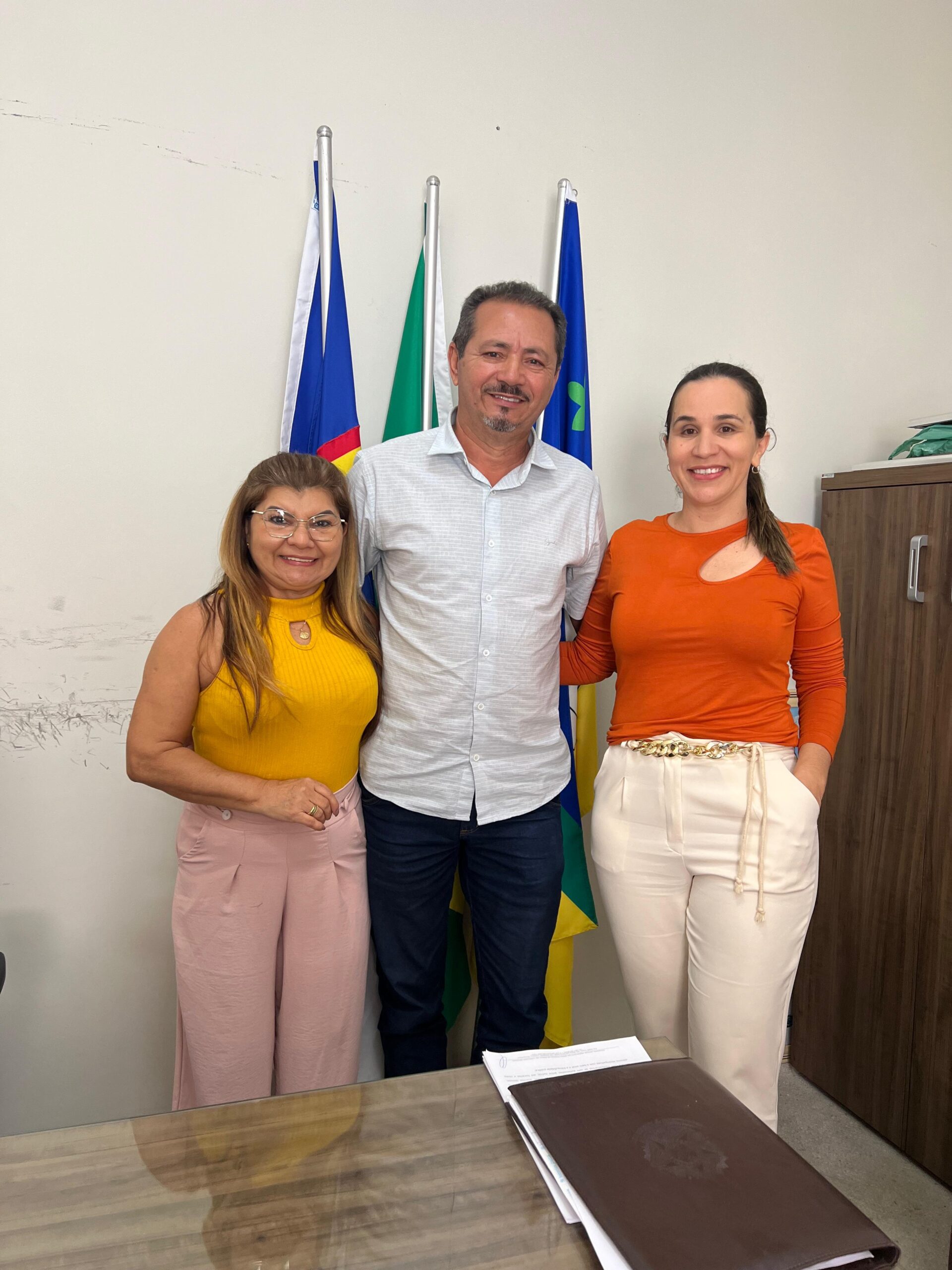 Em visita institucional à presidência da Câmara Municipal, Secretária de Educação de Araripina destaca avanços da pasta