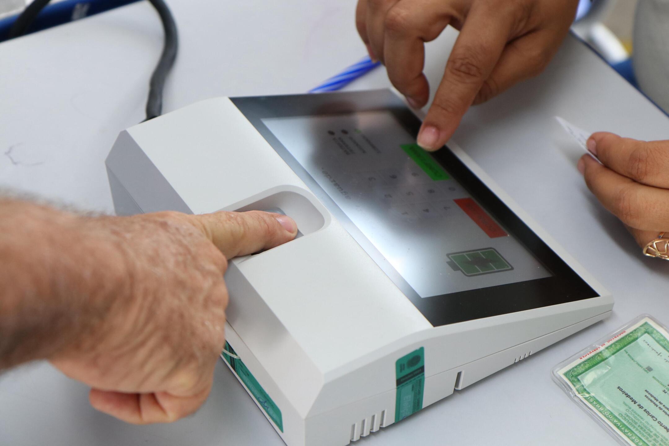 TRE-PE realiza mutirão para coleta biométrica e emissão do 1º título A seis meses do fechamento do cadastro eleitoral, Tribunal intensifica atendimentos